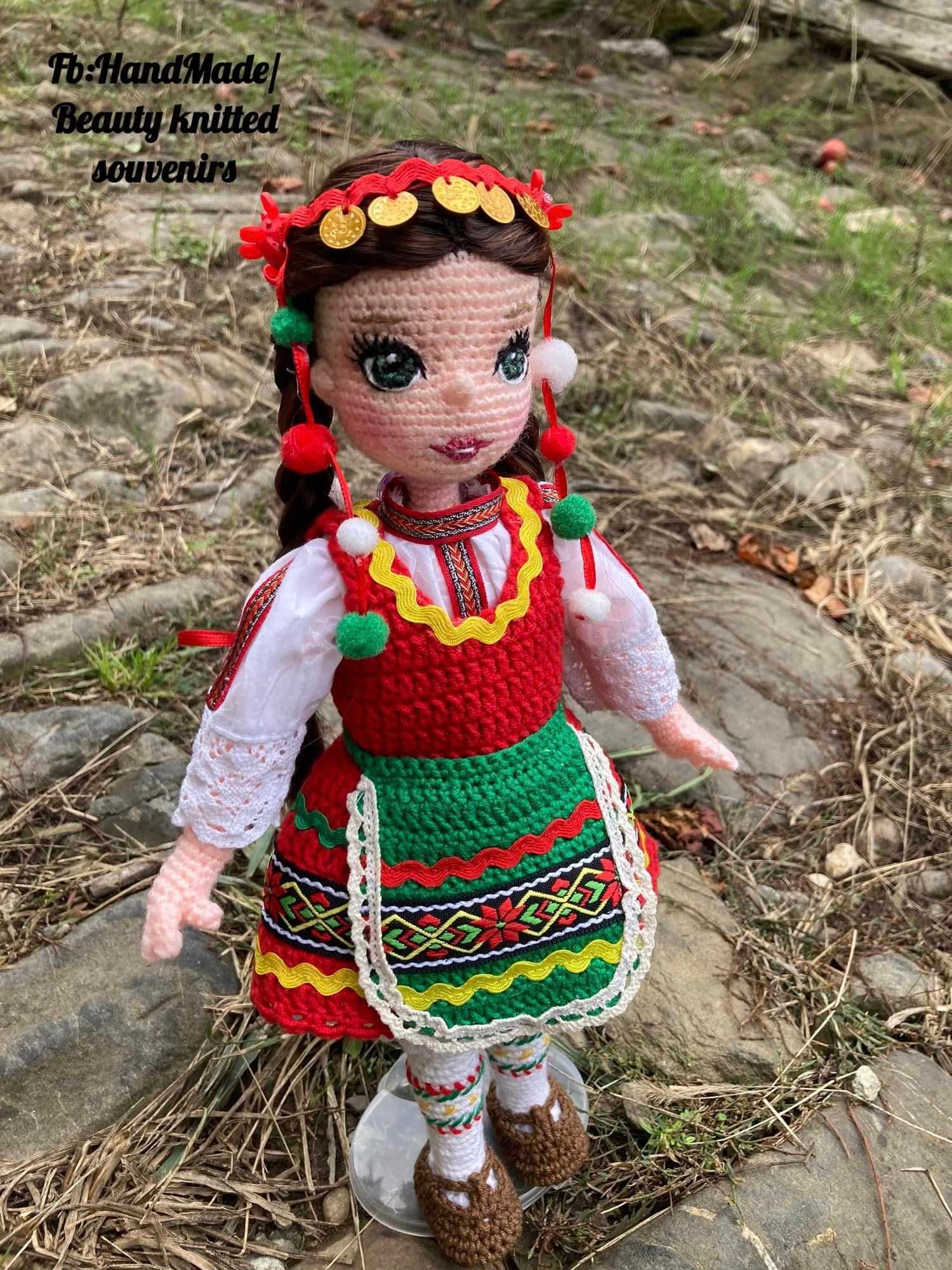 Кукла в народна носия Лазарка