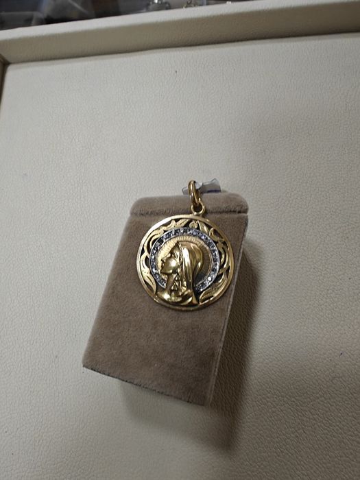 Medalion/pandantiv/iconita Maica Domnului 6.87gr 18k cu diamante (r)