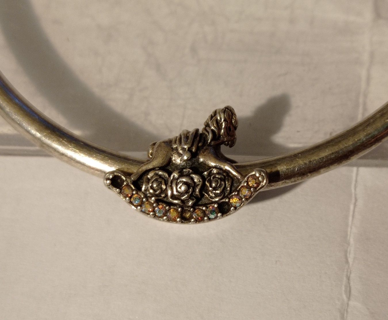 Vând/Schimb brățară Pandora-Stare conform foto,1 charm lipsă 3 pietre.
