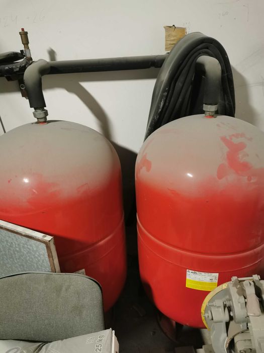 Отоплителна система на газ. 2 котела по 250 кВт. Оборудвана с всичко.