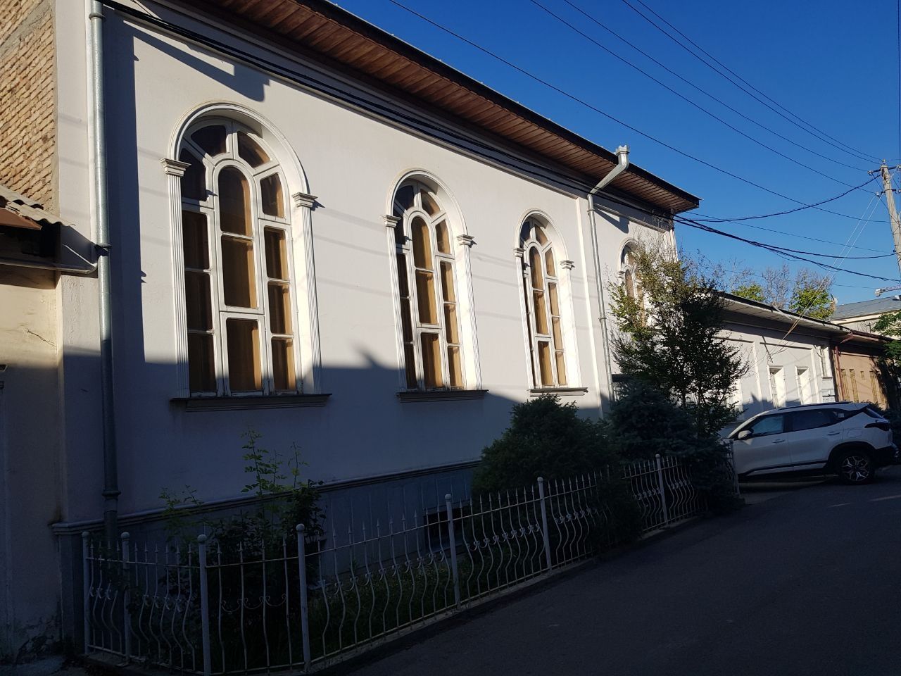 Yakkasaroyda Solamatinada mahallani ichida uy sotiladi 10 sotih