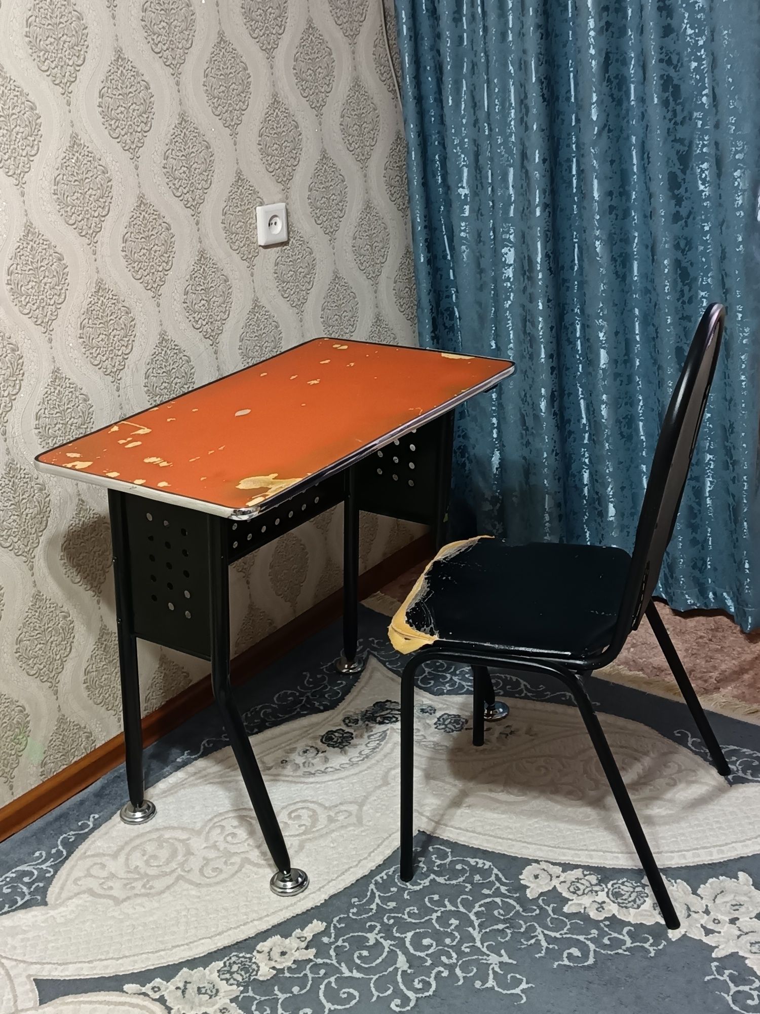 Стол для компьютера