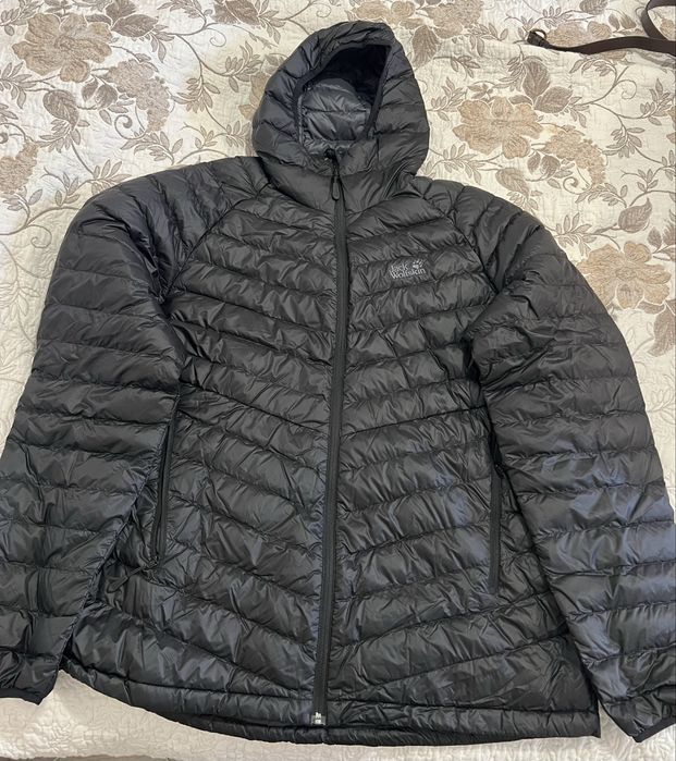 Леко, пролетно-есенно яке, тип ветровка