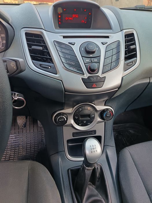 Vând Ford fiesta. Preț 4000€, ușor negociabil