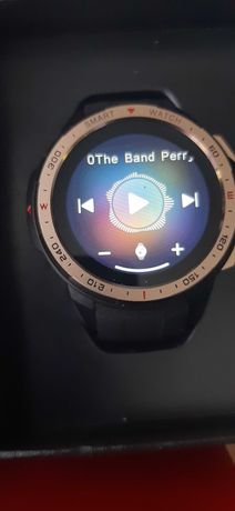 Smartwatch nou la cutie