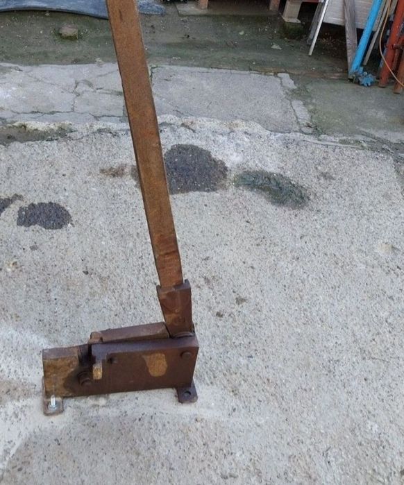 Ghilotina taiat fier