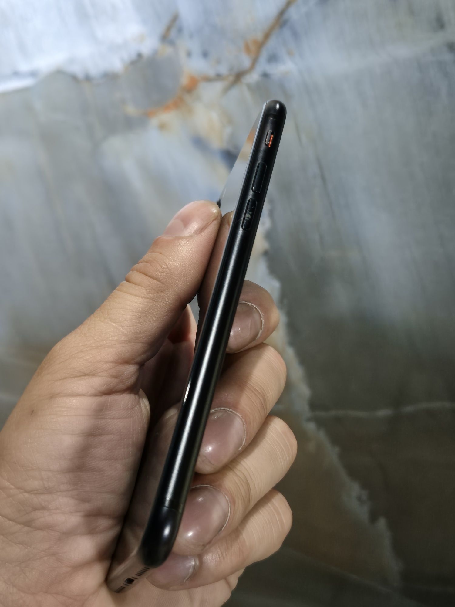Iphone SE LLA 86YOM