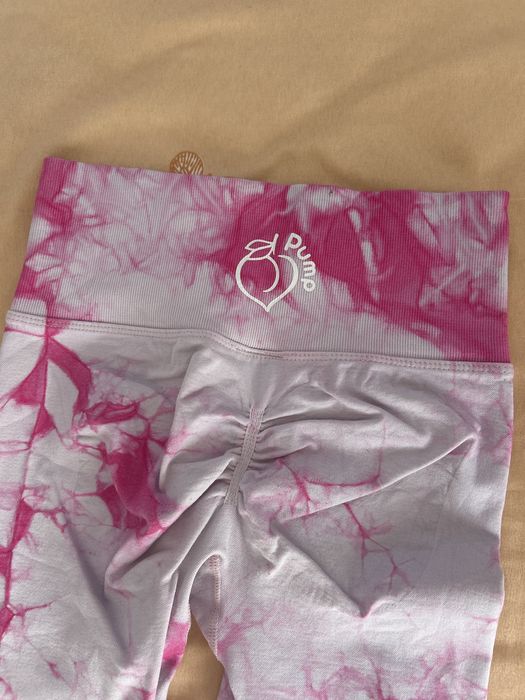 Розов уформящ клин. Носен е веднъж. В отлично състояние.