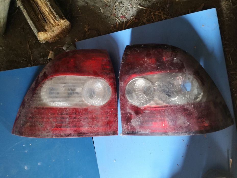 Продам 2 задних фонаря от приоры