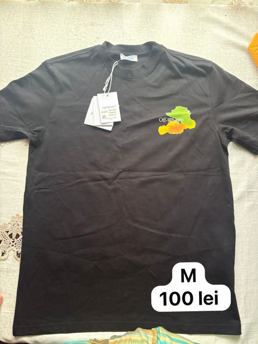 Tricouri diferite marimi