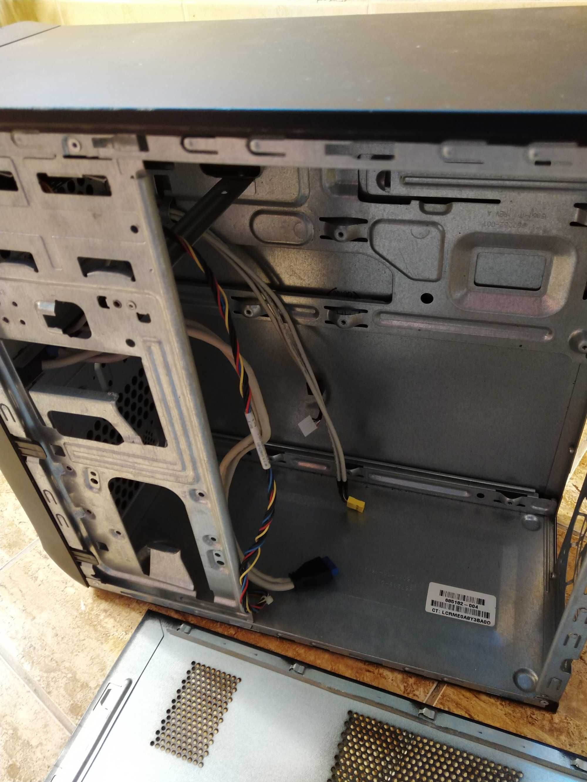 Intel i7 3770k, дъно-asus h61m-k, рам 2 х 8gb ddr3 Corsair, кутия.