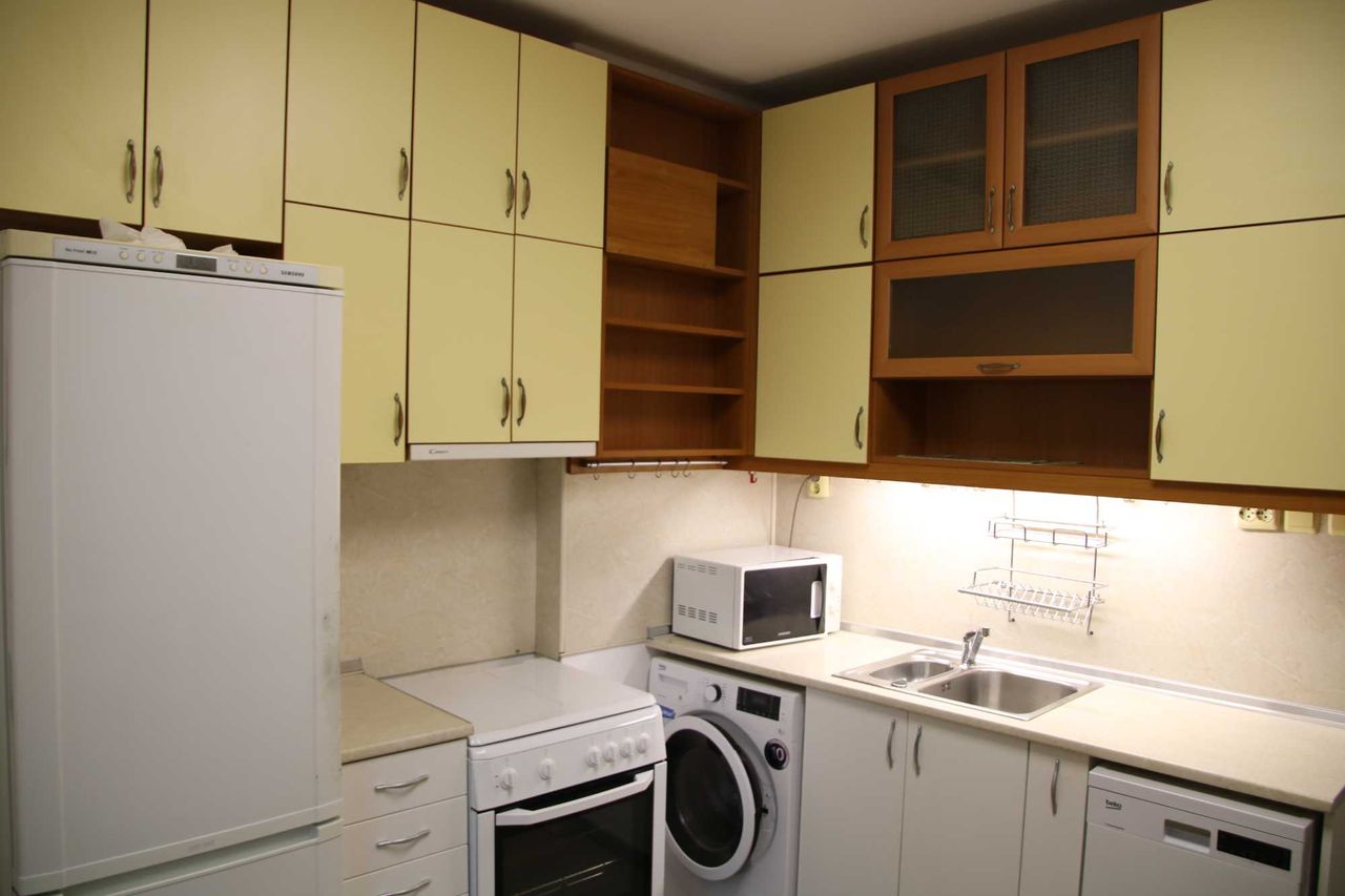 Дава се под наем Тристаен апартамент в Варна, Център - 78 кв.м за 612 € - Снимка #10