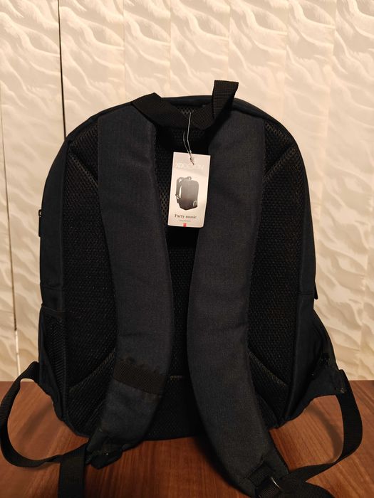 Rucsac Ghiozdan laptop cu boxa portabila bluetooth XD Design Party NOU