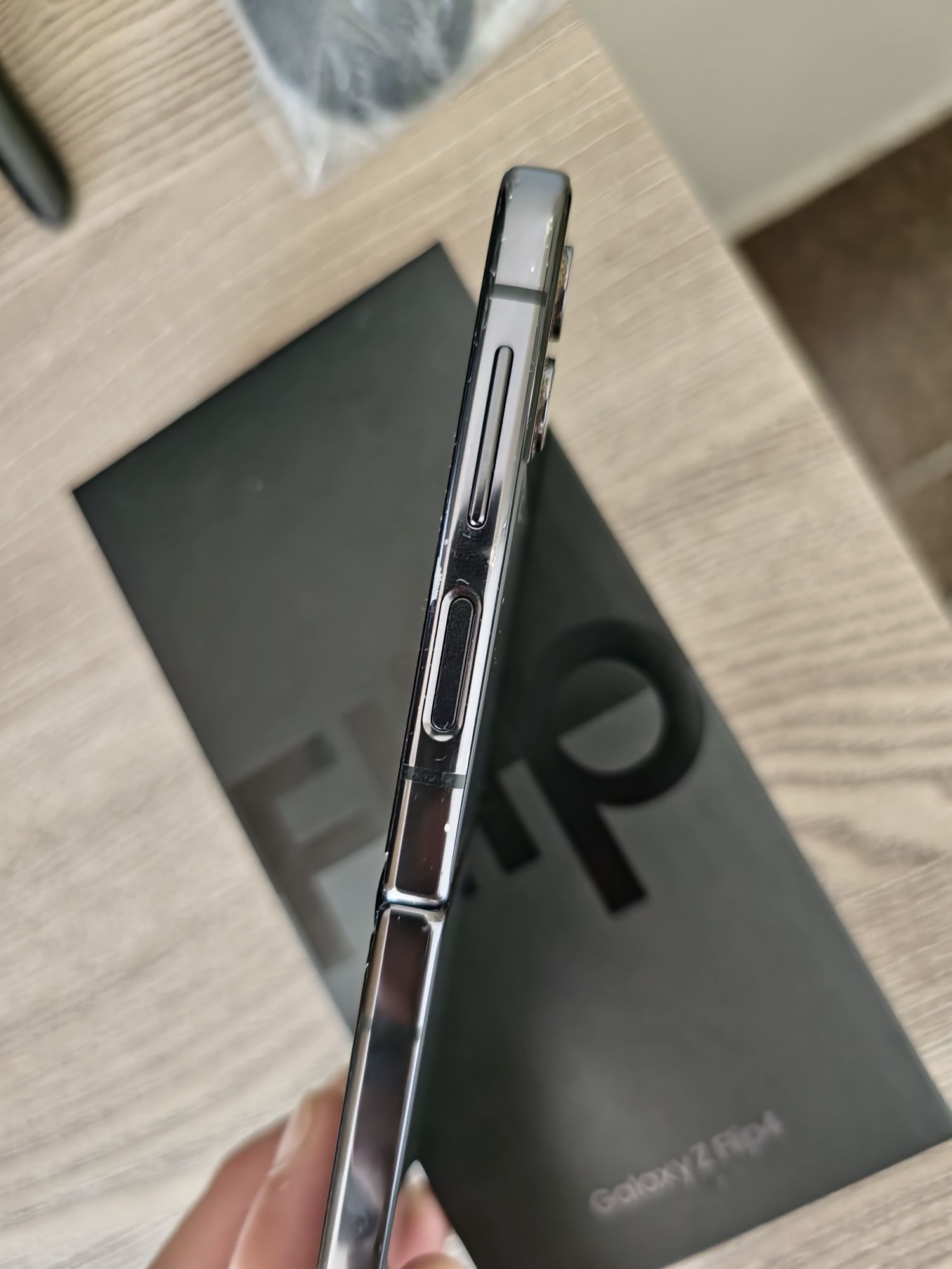 Samsung Galaxy Z flip4 256 gb