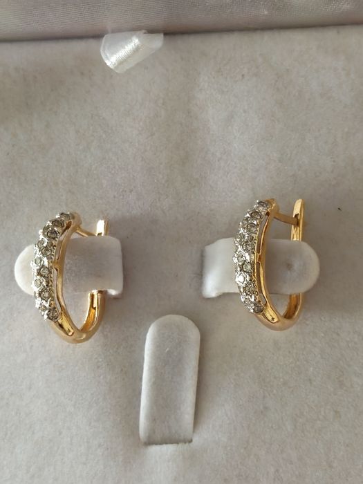 Продам золотые серьги 585пр с фианитом