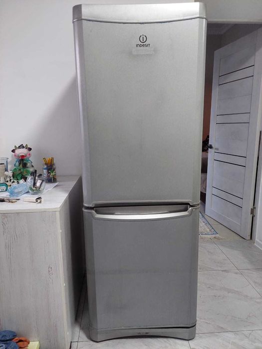 Холодильник INDESIT