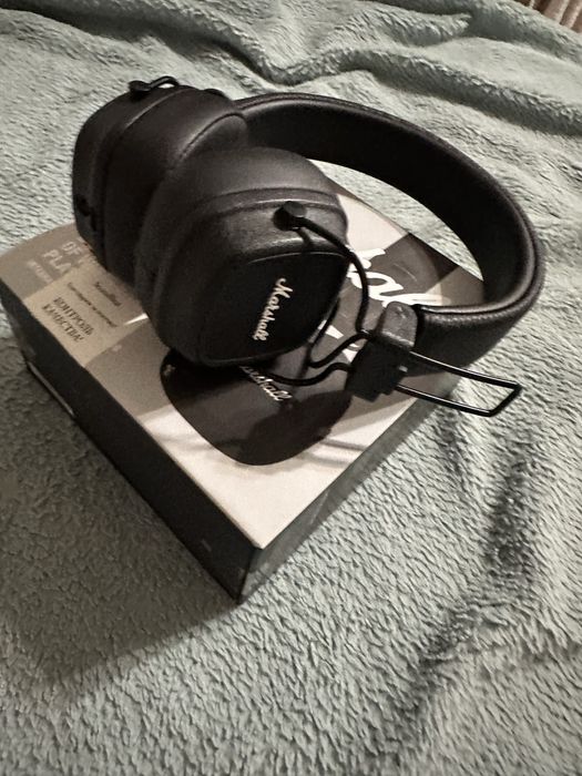 Продам срочно наушники  Marshall Major 4