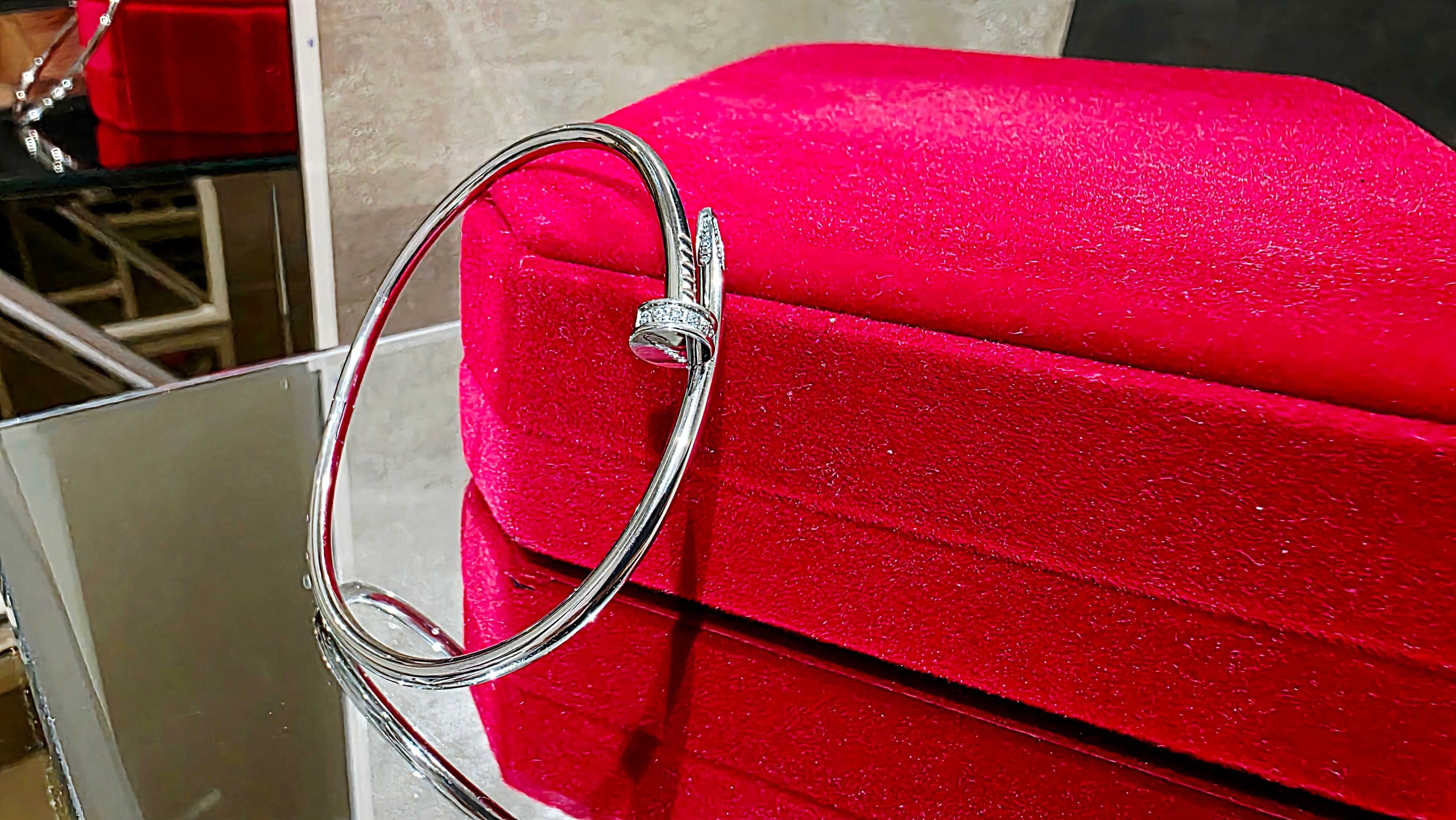 CARTIER Nail Juste un Clou Silver Small Thin Diamonds Гривна Пирон