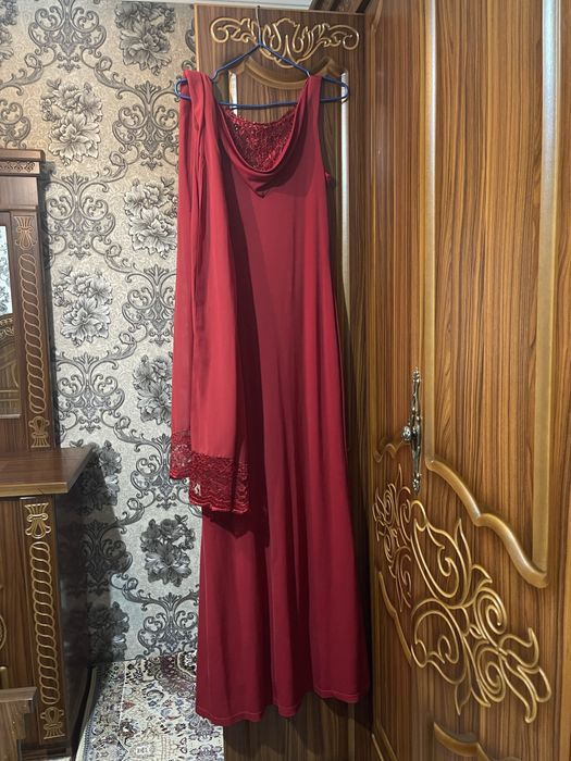 Вечерние платья по 200 тысяч сум каждое