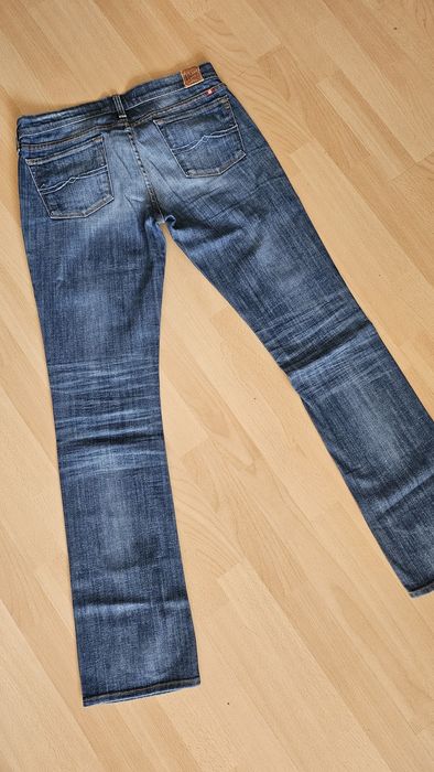 Джинсы новые, 29 р.