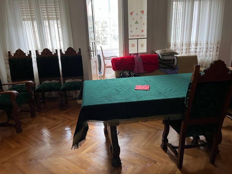 Închiriez apartament la vila