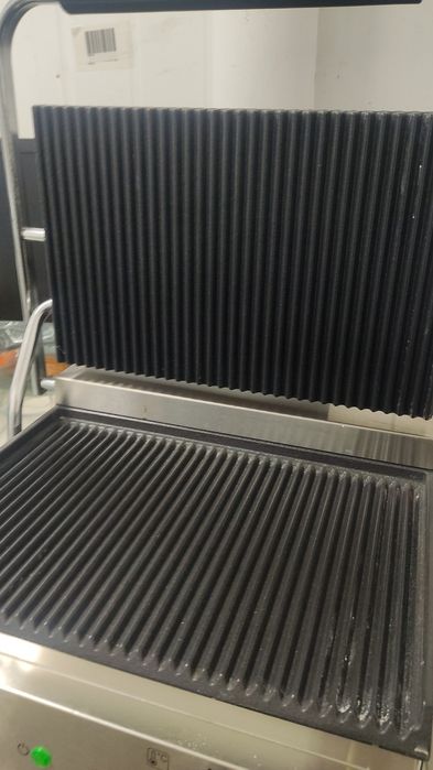 Vând grill profesional