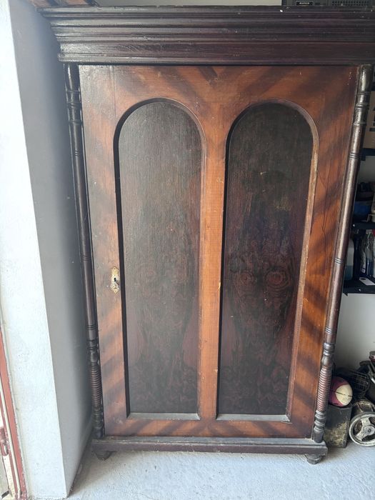 Vand dulap antic cu o singura usa