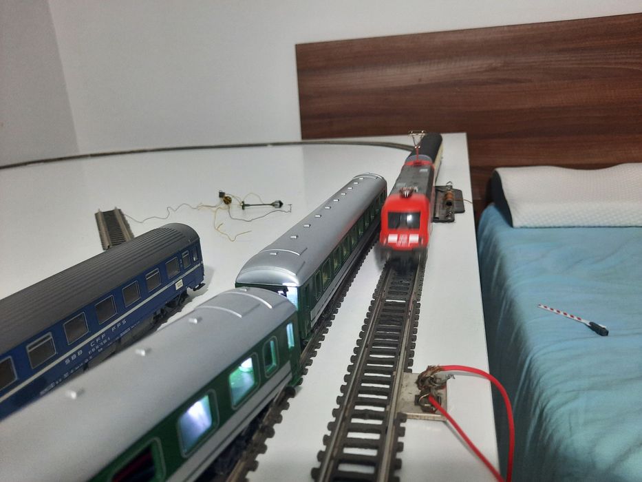 Masa 170x120x80cm cu 6 picioare pentru imobilul  dvs