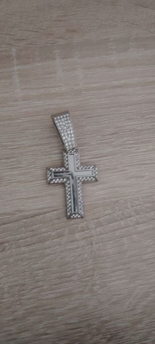 lant cuban argintiu cu pietre si o cruce argintie cu pietre