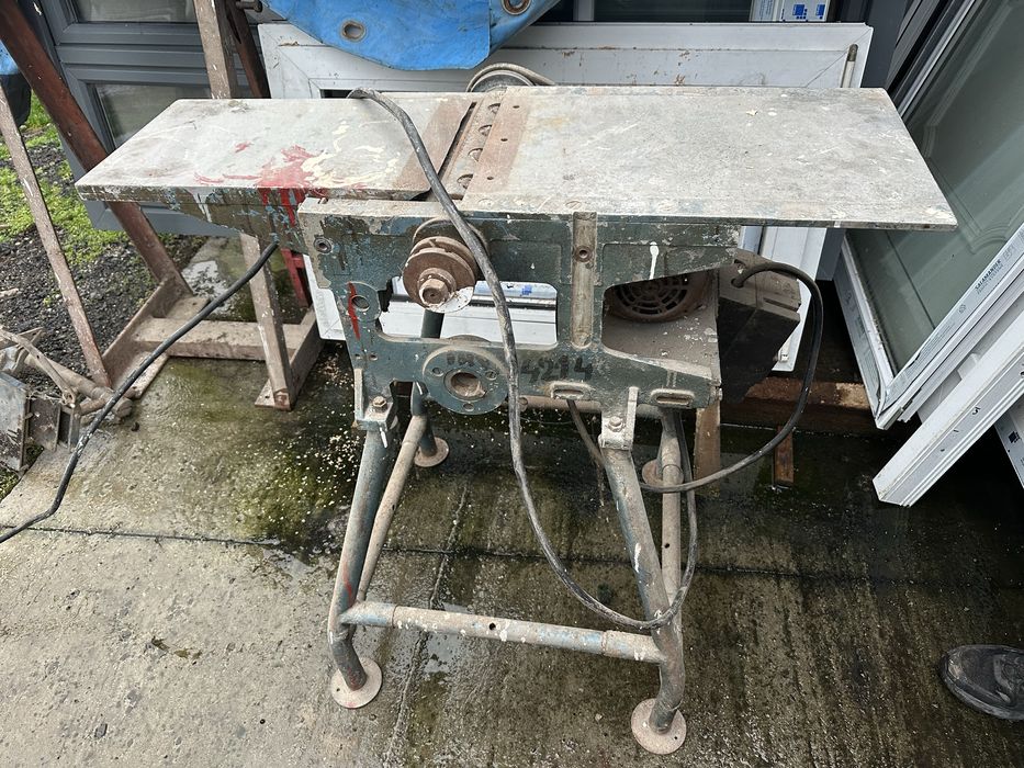 Mașina de tâmplărie. , universala . Precizia București