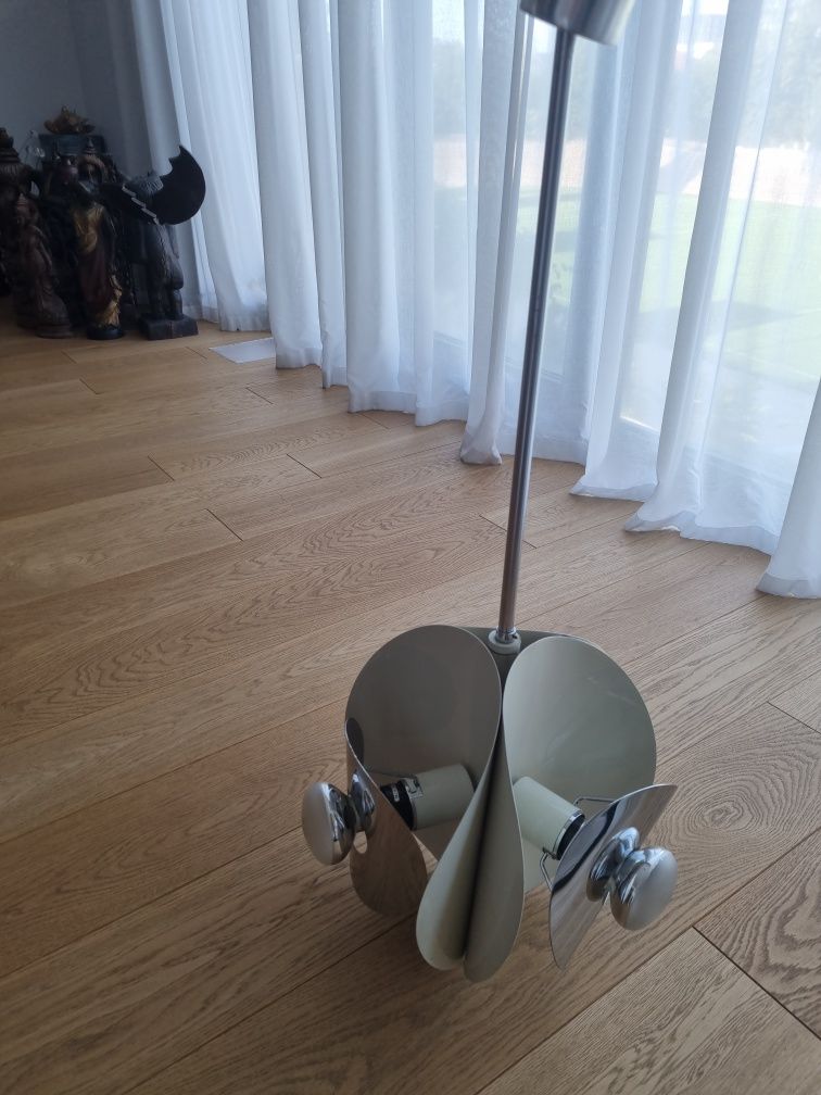 Lampa argintie metalica