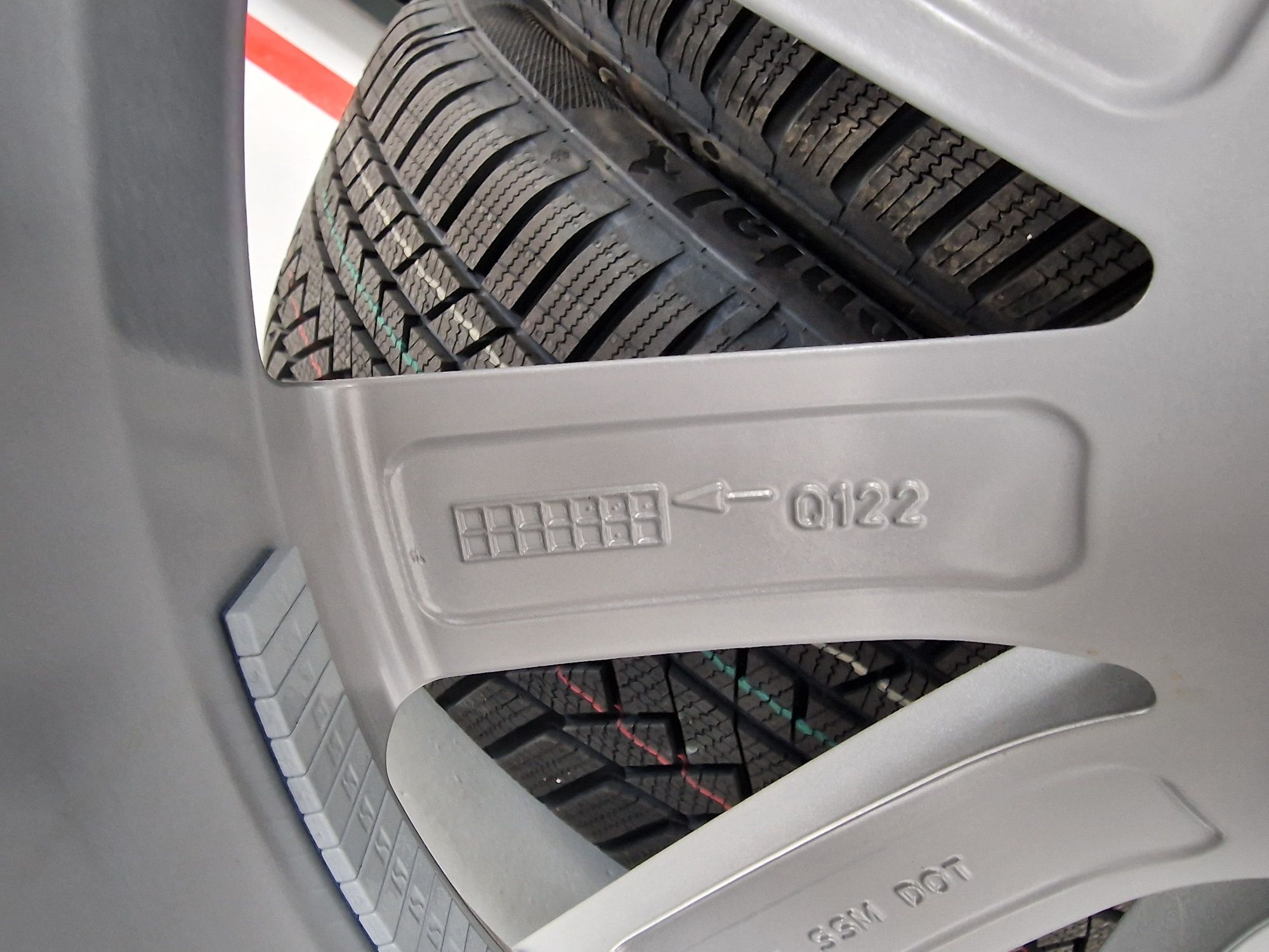 Джанти със зимни гуми за Audi E-Tron: E-9.OJx20H2ET38