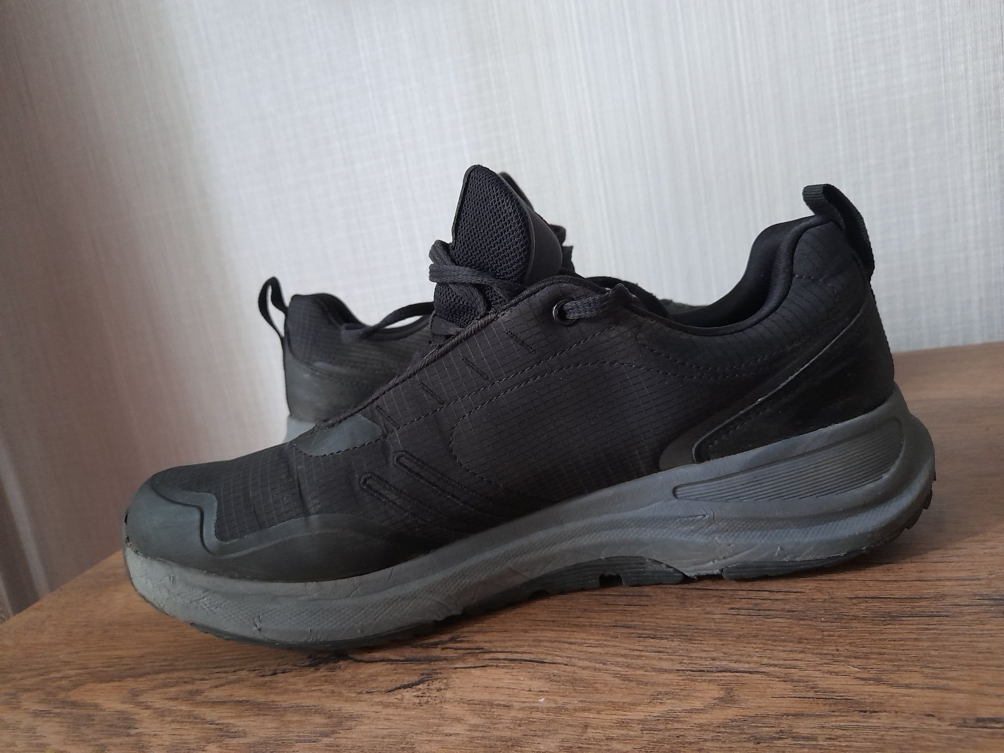 Skechers waterproof мъжки обувки 42 номер.