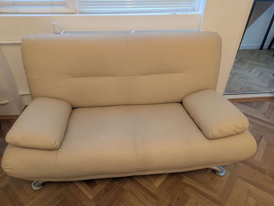 Двуместен диван от еко кожа