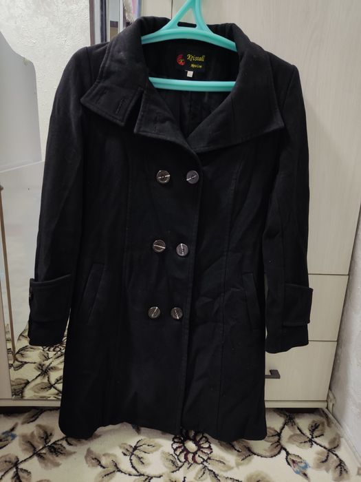 Пальто сотилади.