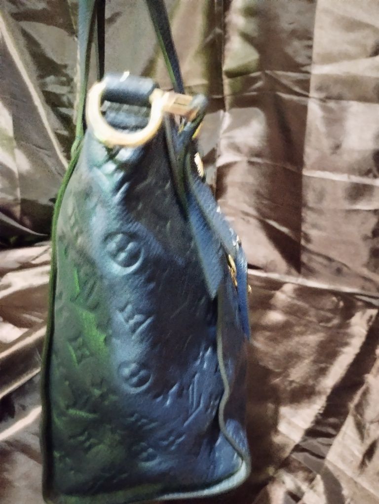 Vând geantă Louis Vuitton