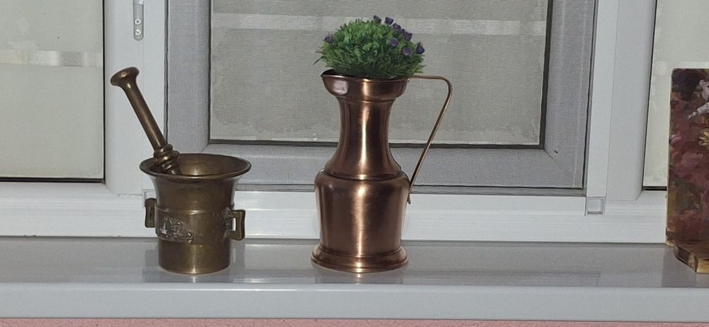 Casuța in miniatură anii 90-vază cupru-mojoar  bronz- cerb bronz.