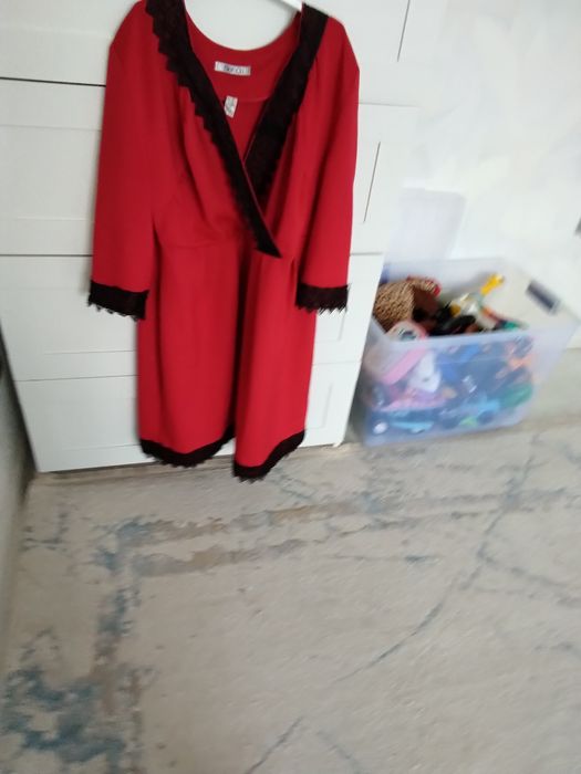 Продам платье  футляр