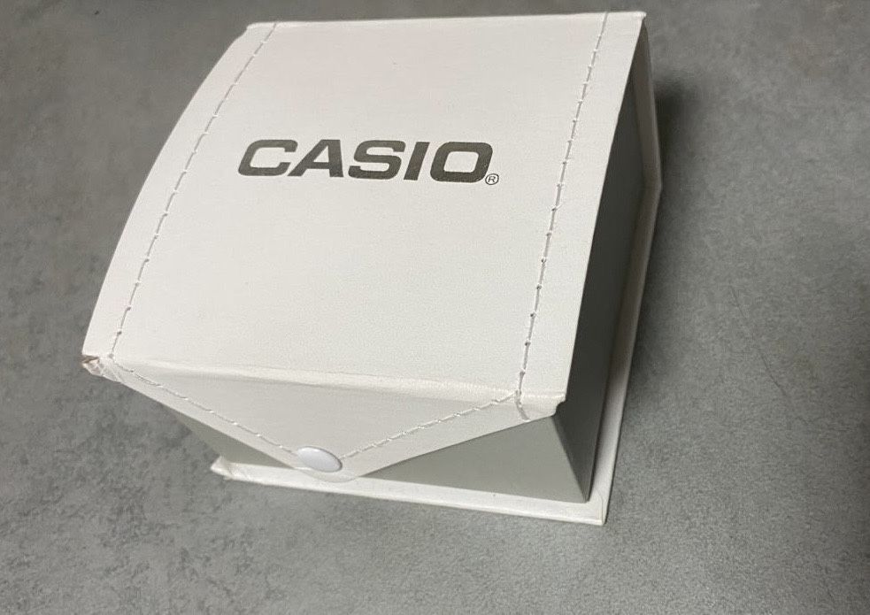 Продам часы CASIO QUARTZ