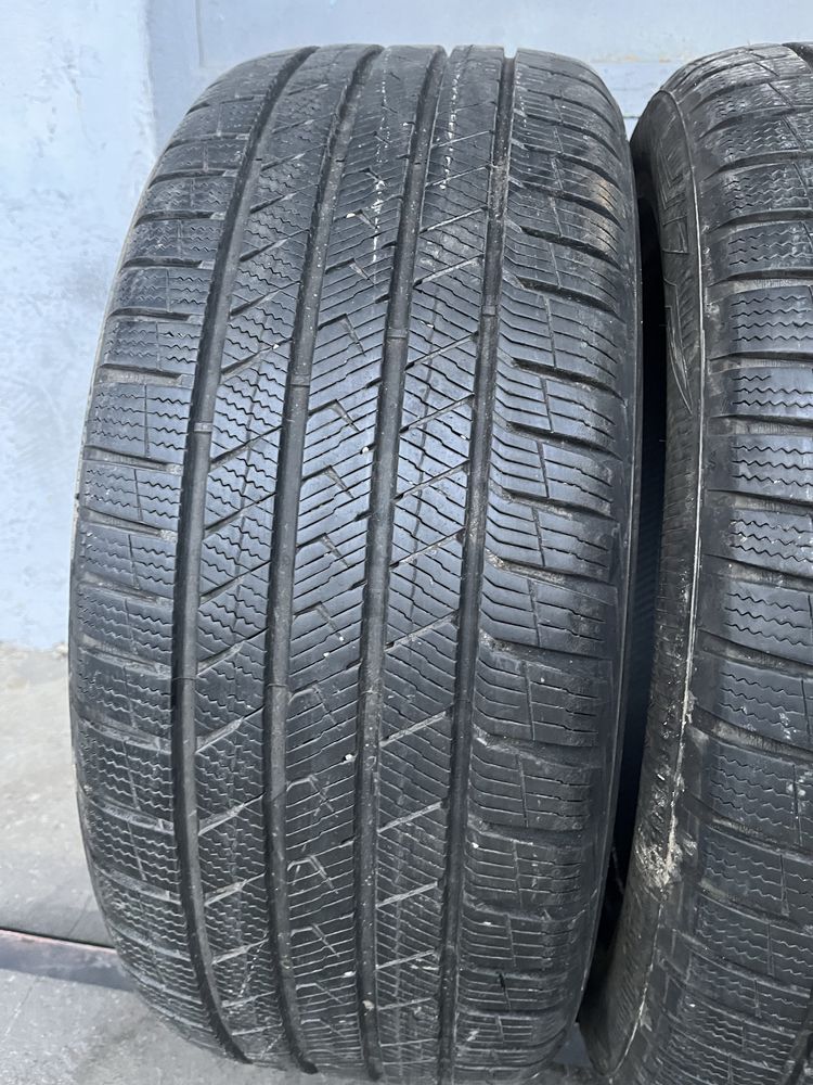 2 бр. всесезонни гуми 255/45/20 Vredestein DOT 5020 6,2 mm