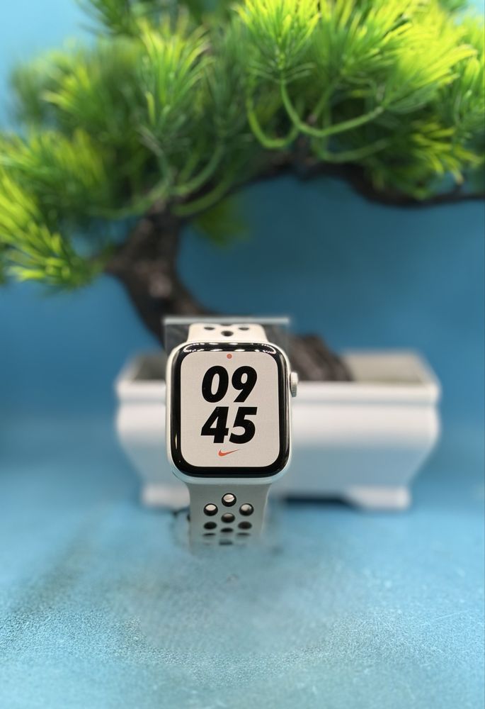 Apple Watch Nike SE, GPS, Корпус Aluminium 44mm Silver