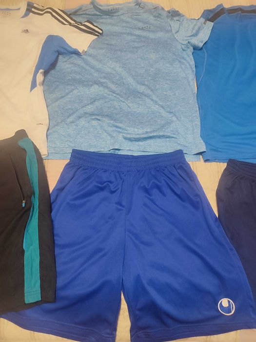Лот сини спортни тениски и панталони