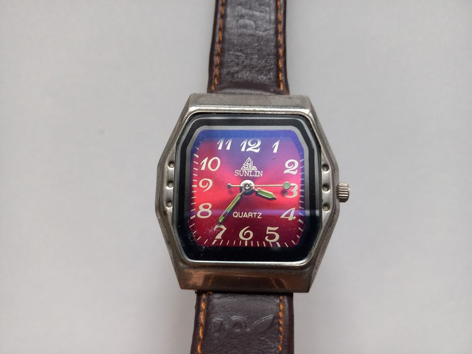 Часы мужские кварцевые SUNLIN с ремешком.