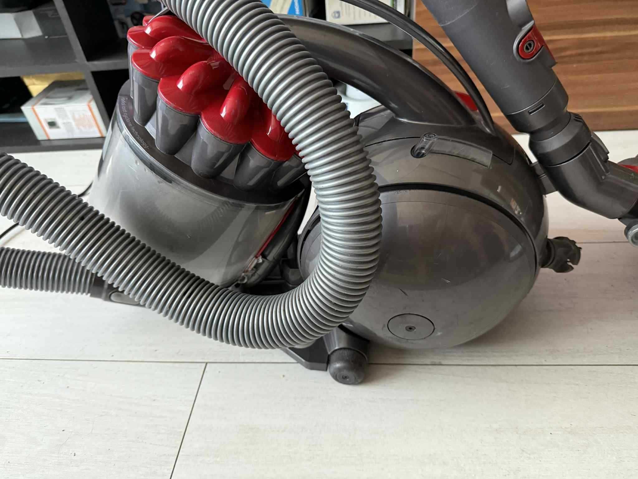 прахосмукачка - Dyson DC33c Stubborn
