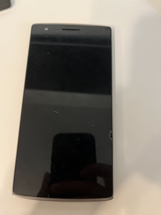 Telefon One Plus One defect