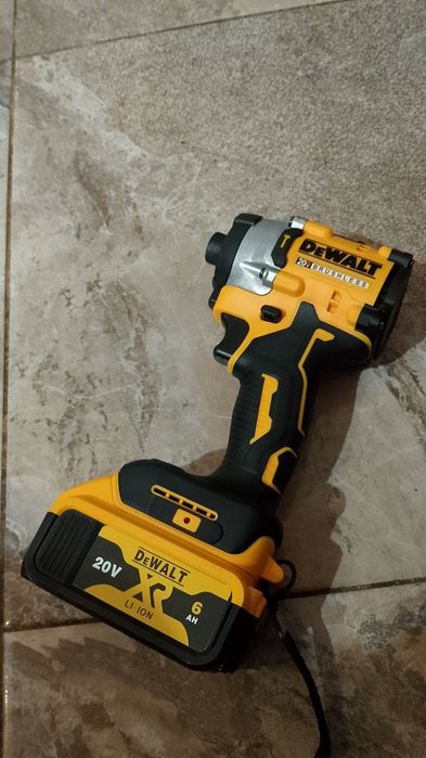 Impact Dewalt DCF 860 cu baterie de 6A