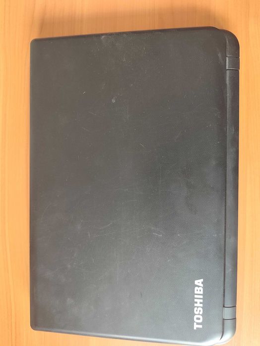 Vând 3 laptopuri utilizate dar functionale: Toshiba și 2 HP