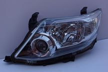 Фара передний Toyota Fortuner /11-13
