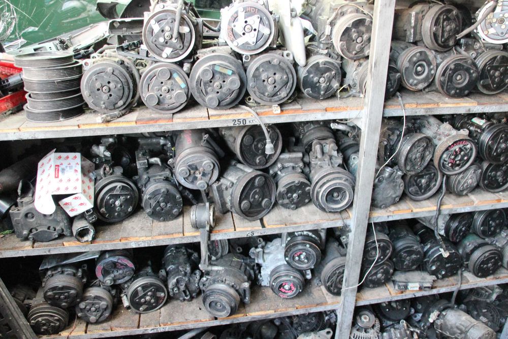 Компресор за климатик за автомобил, бус или джип