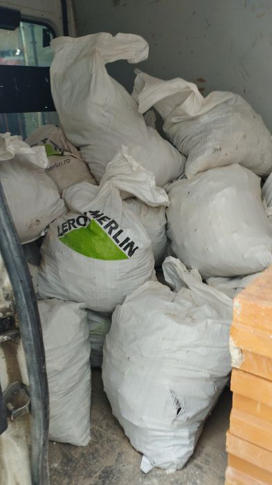 Moloz la sac pentru umplutură.